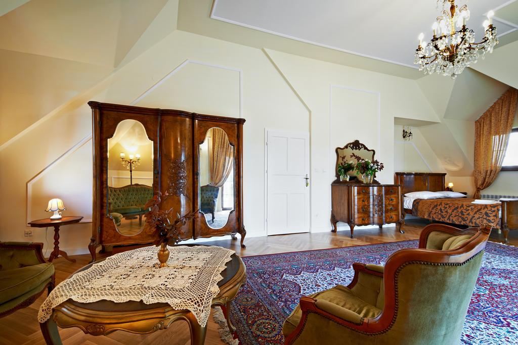 Bialki Dolne Dwor Osmolice B&B 외부 사진